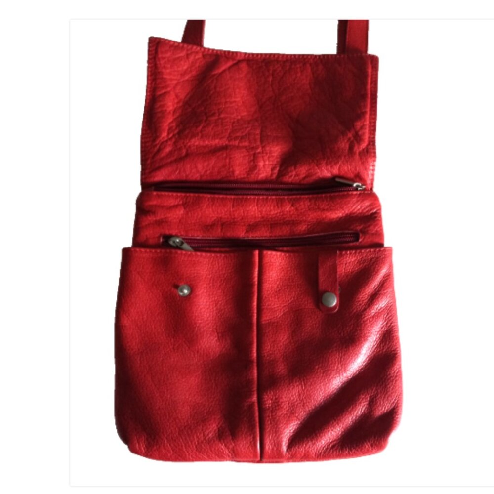 T-Nobile Made in Italy soft leather crossbody purse in vibrant red. - Picture 8 of 14